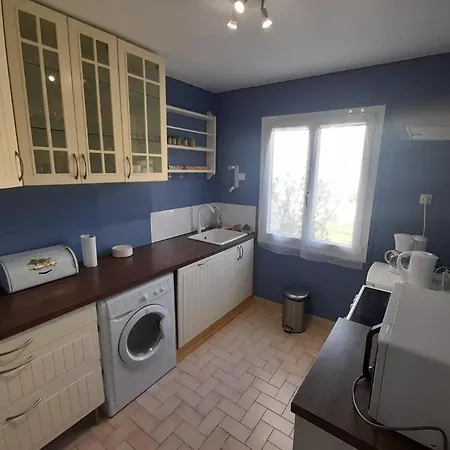 Orsay, 300m Rer Holiday home Orsay