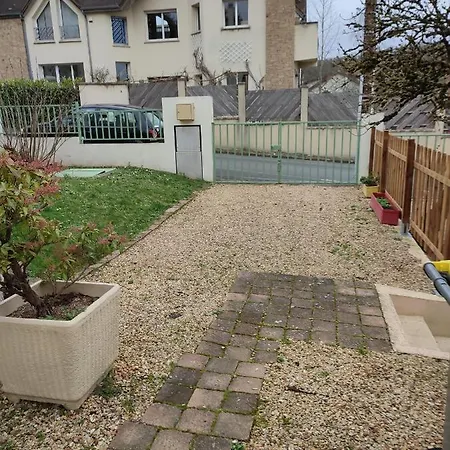 Holiday home Orsay, 300m Rer