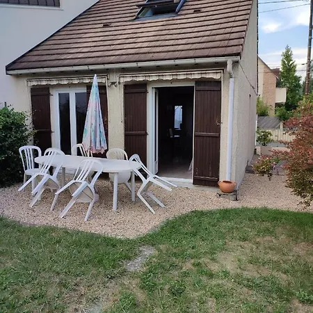 Orsay, 300m Rer Holiday home *