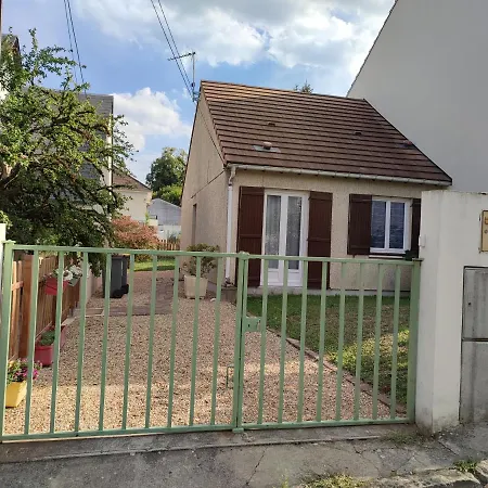 Holiday home Orsay, 300m Rer