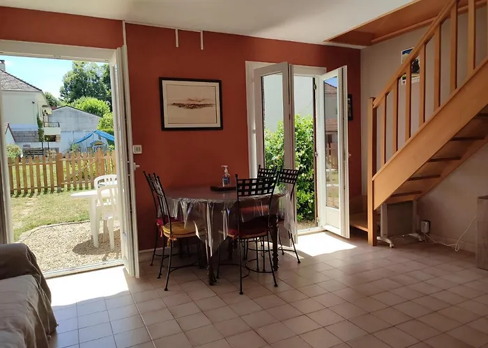 Orsay, 300m Rer بيت للعطل أورْسِ